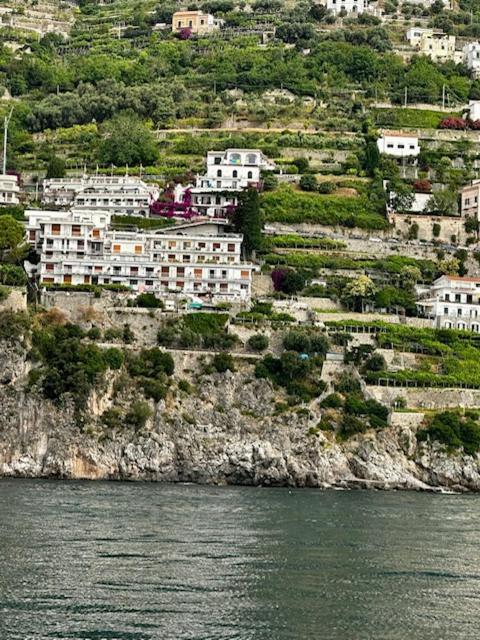 Appartamento Di Raphael Con Discesa Privata Al Mare Amalfi Exteriör bild