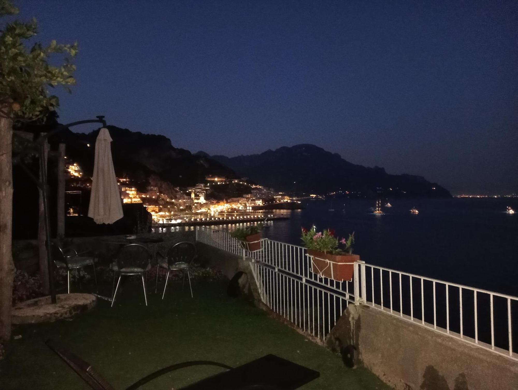 Appartamento Di Raphael Con Discesa Privata Al Mare Amalfi Exteriör bild