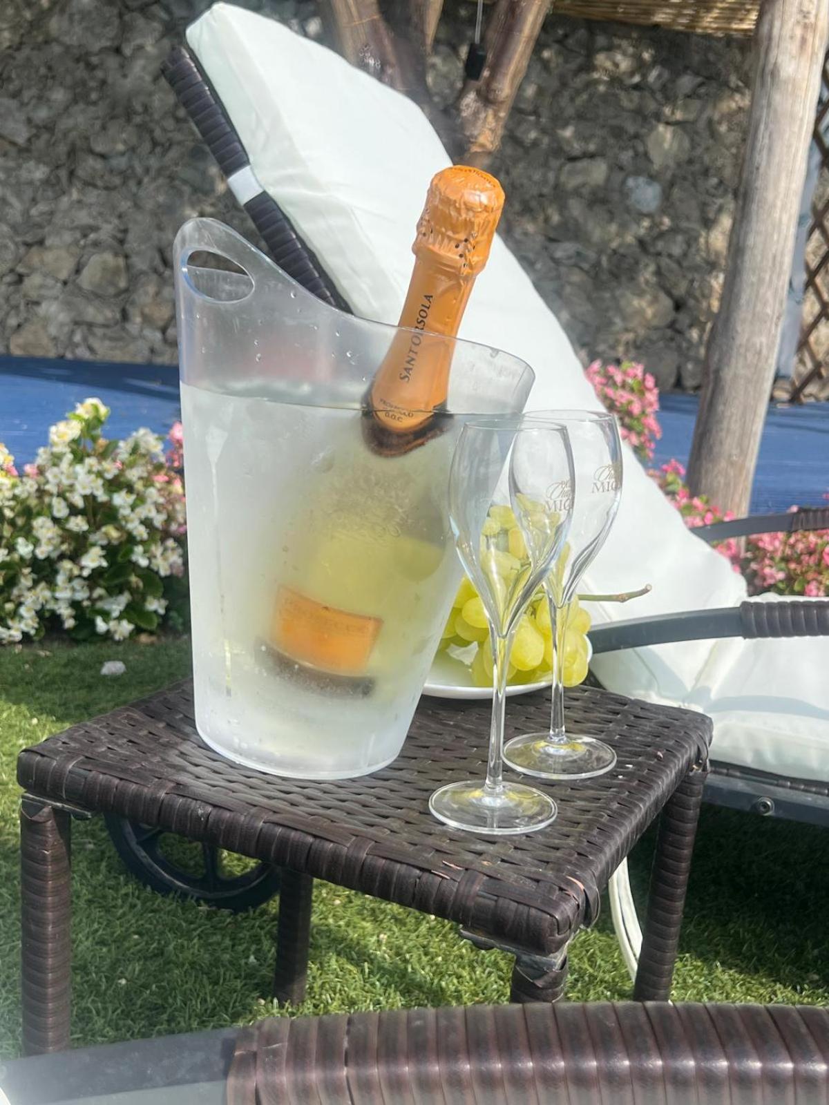 Appartamento Di Raphael Con Discesa Privata Al Mare Amalfi Exteriör bild