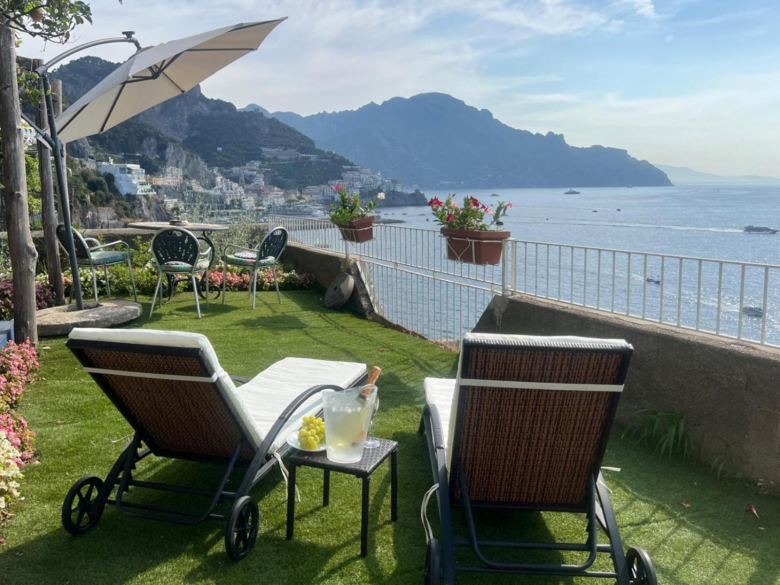 Appartamento Di Raphael Con Discesa Privata Al Mare Amalfi Exteriör bild