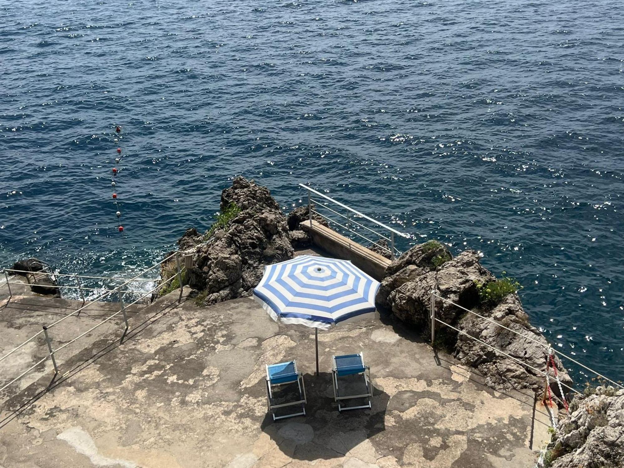 Appartamento Di Raphael Con Discesa Privata Al Mare Amalfi Exteriör bild